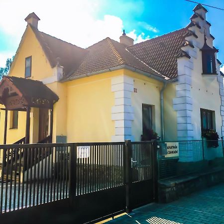 Apartman V Zahradni Прахатіце Екстер'єр фото