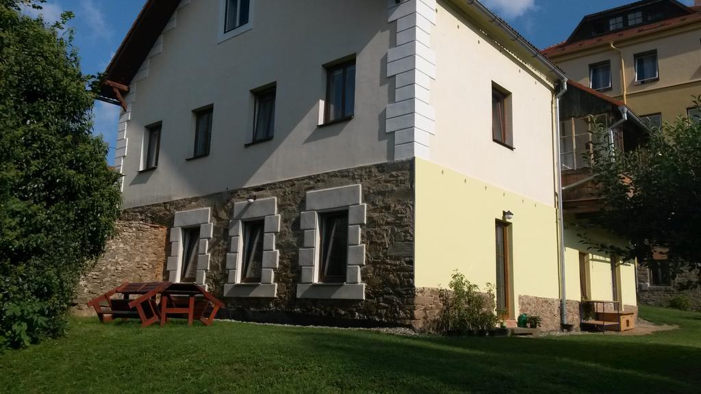 Apartman V Zahradni Прахатіце Екстер'єр фото